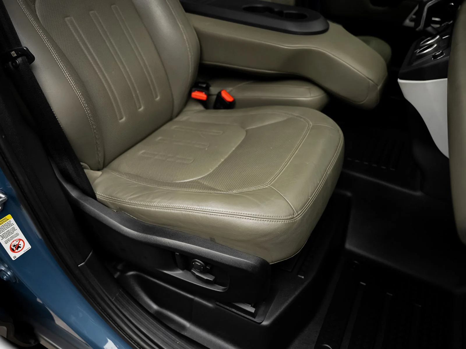Used 2020 Blue Land Rover HSE image 35