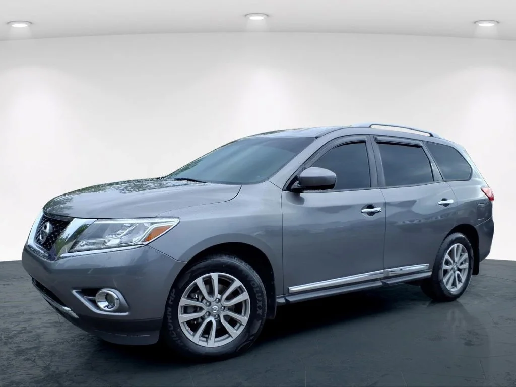 Used 2016 Gray Nissan SL image 2