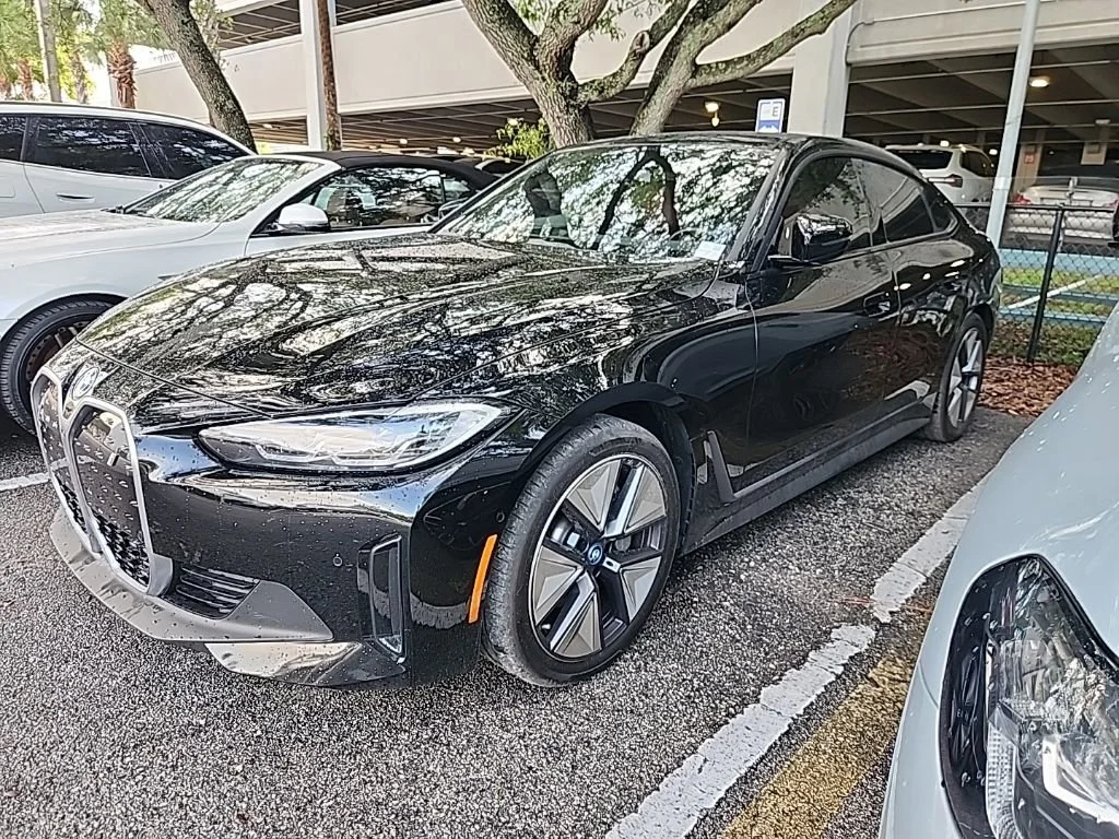 2023 BMW i4 eDrive35's photo