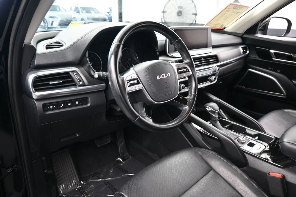 Used 2022 Ebony Black Kia LX image 10