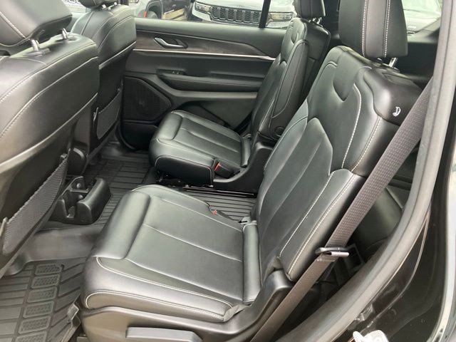 Used 2025 Diamond Black Crystal Pearlcoat Jeep Limited image 23
