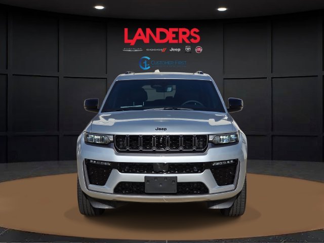 New 2026 Silver Zynith Exterior Paint Jeep Limited Reserve image 2