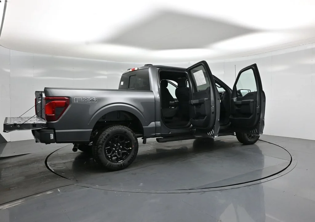 New 2026 Carbonized Gray Metallic Ford XLT image 5