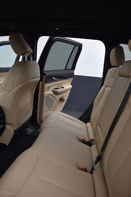 New 2026 Velvet Red Pearl-Coat Exterior Paint Jeep Limited image 8