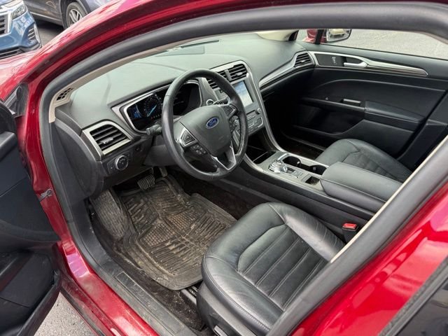 Used 2017 Red Ford SE image 7