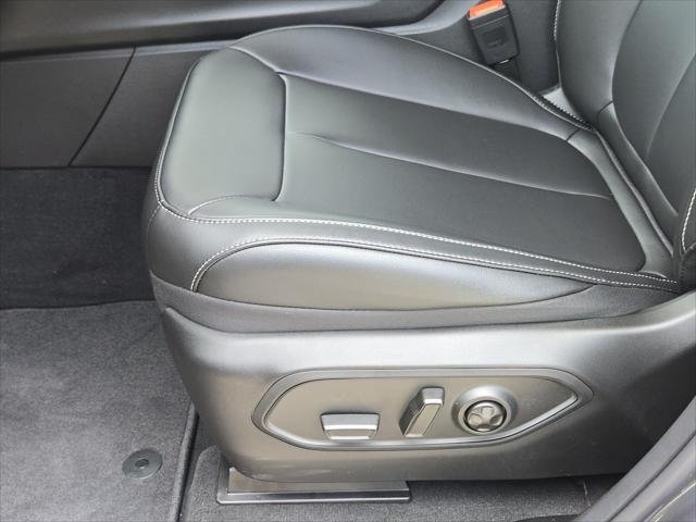 New 2026 Baltic Gray Metallic Clear-Coat Exterior Paint Jeep Limited image 18