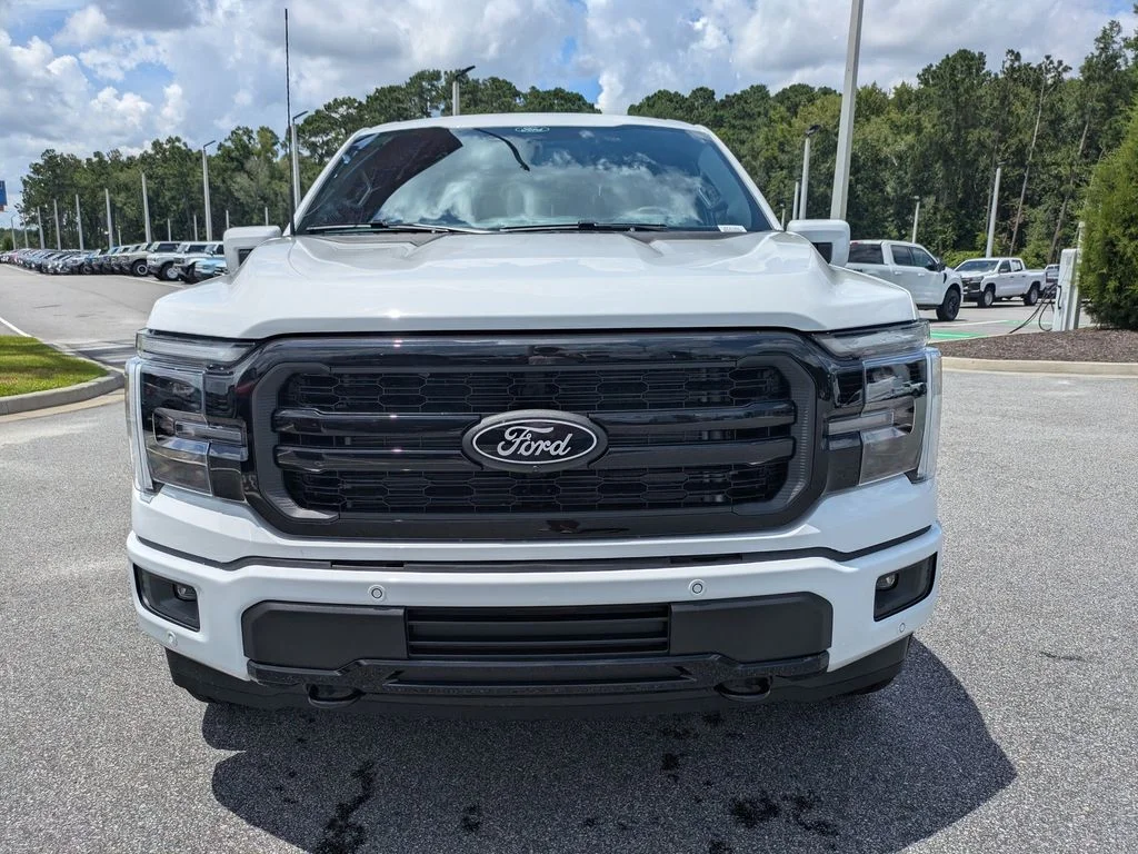New 2026 Oxford White Ford Lariat image 9