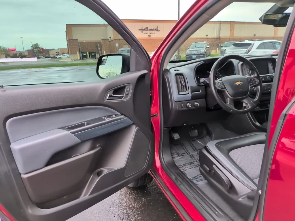 Used 2022 Red Chevrolet Z71 image 18