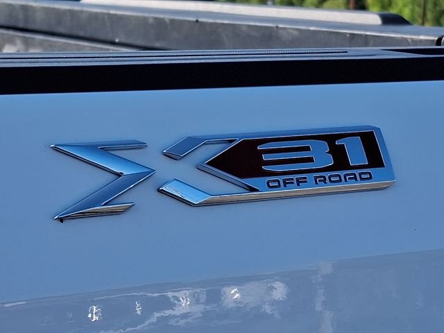 Used 2022 White GMC SLE image 28