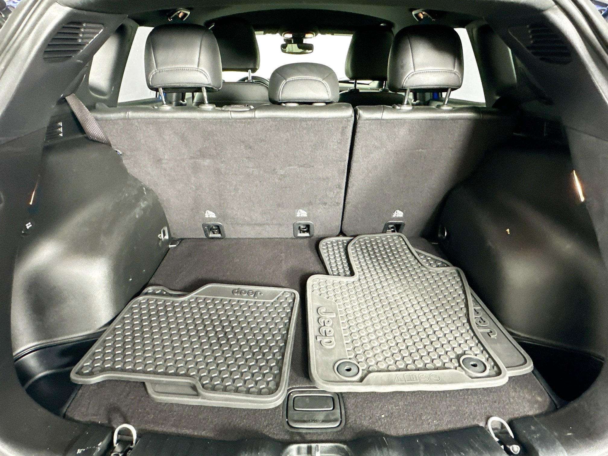 Used 2024 Hydro Blue Pearlcoat Jeep Trailhawk image 34