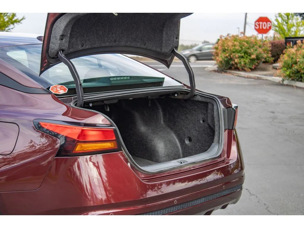 Used 2025 Garnet Pearl Metallic Nissan SV image 10