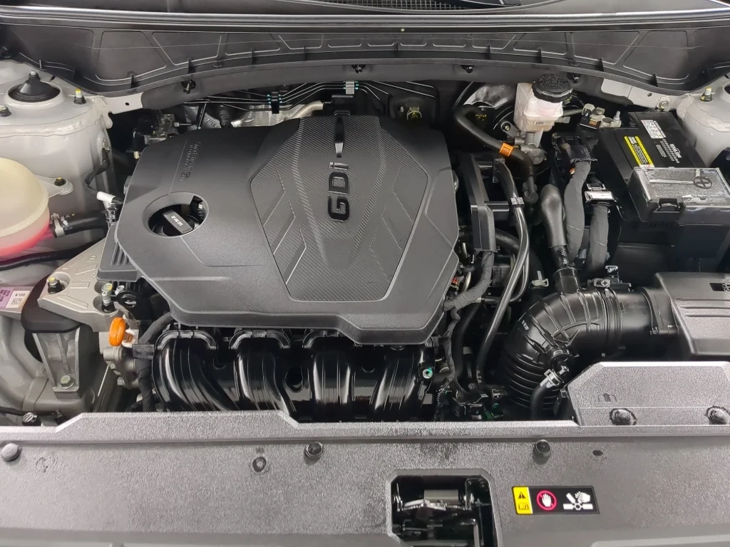 Used 2023 Silver Hyundai SE image 25