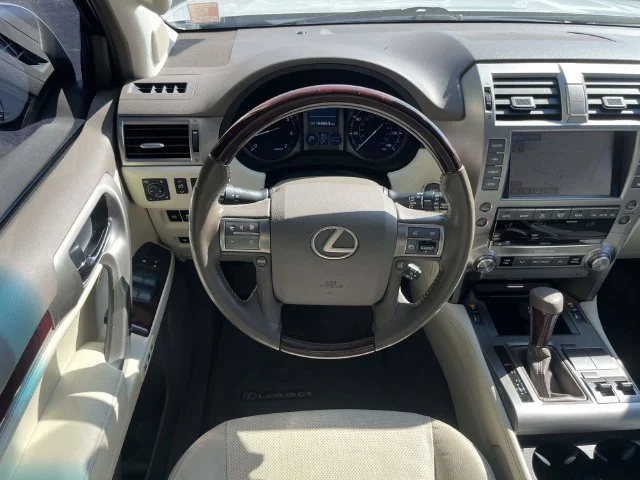 Used 2018 White Lexus 460 image 16