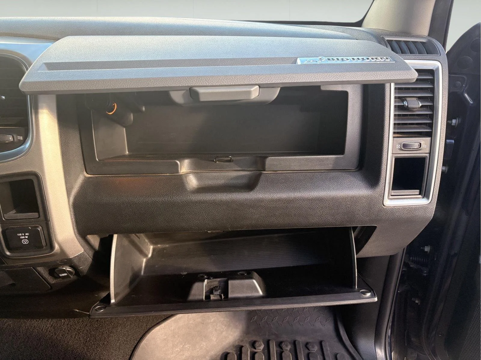Used 2018 True Blue Pearlcoat Ram Big Horn image 14