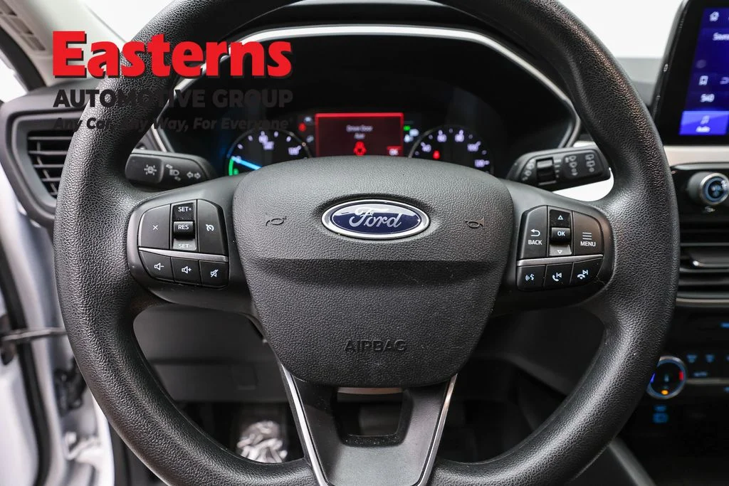 Used 2022 White Ford SE image 10
