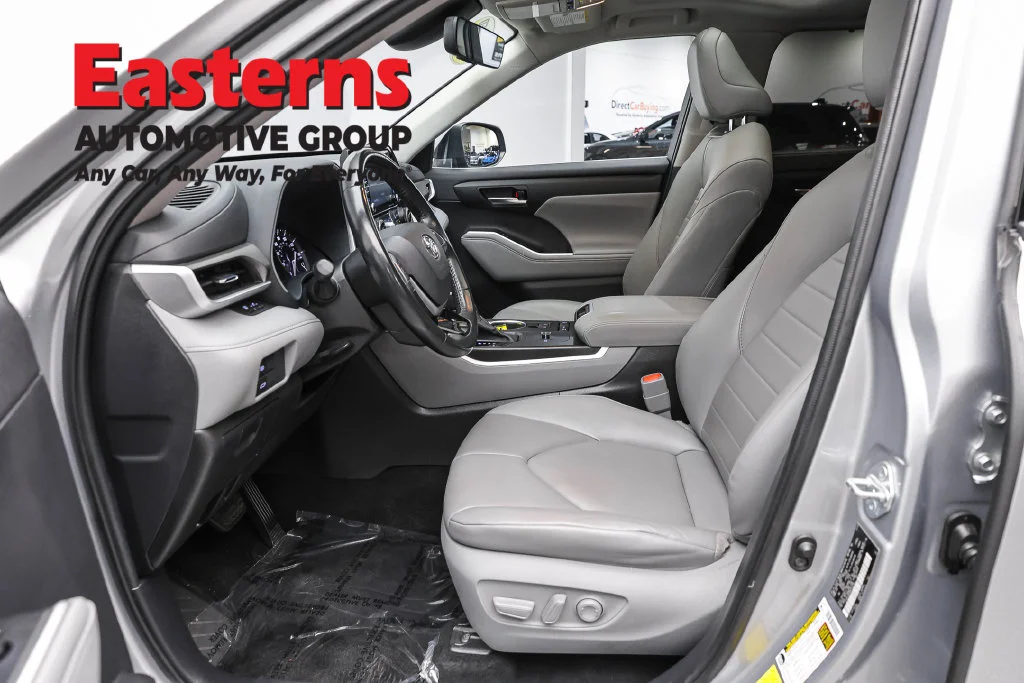 Used 2021 Silver Toyota XLE image 16