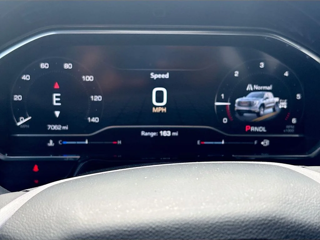 Used 2025 Onyx Black GMC Elevation image 12