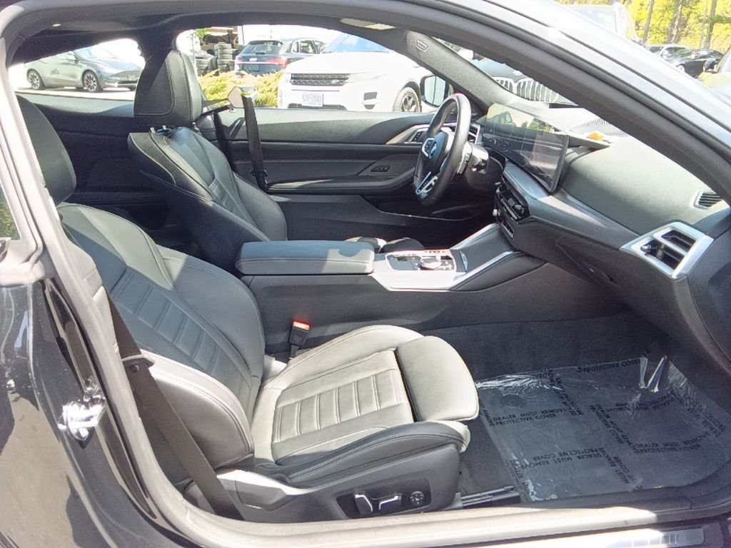 Used 2026 Black Sapphire Metallic BMW M440i xDrive image 25