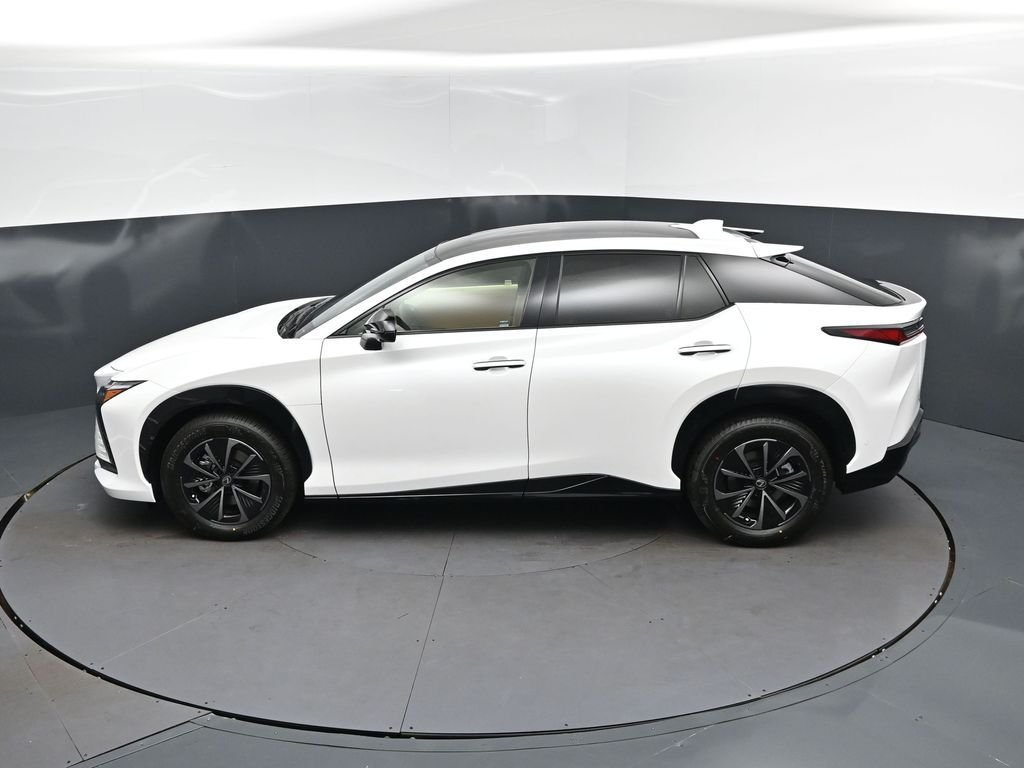 New 2026 Oxygen White Lexus  350e PREMIUM image 32