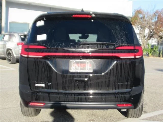 New 2026 Diamond Black Crystal Pearl-Coat Exterior Paint Chrysler Limited image 5