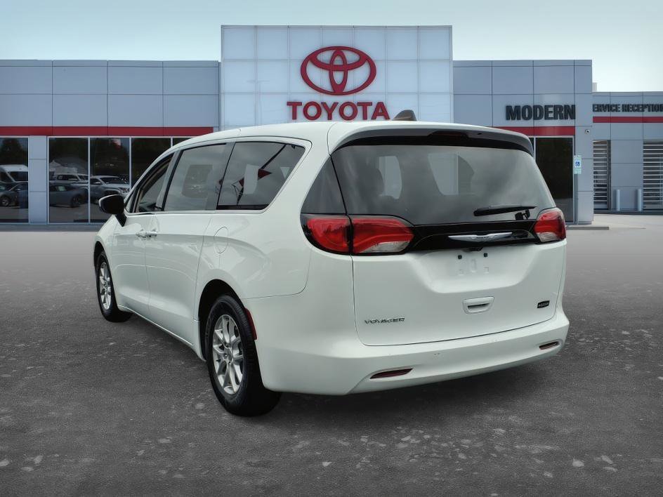 Used 2023 Bright White Clearcoat Chrysler LX image 4