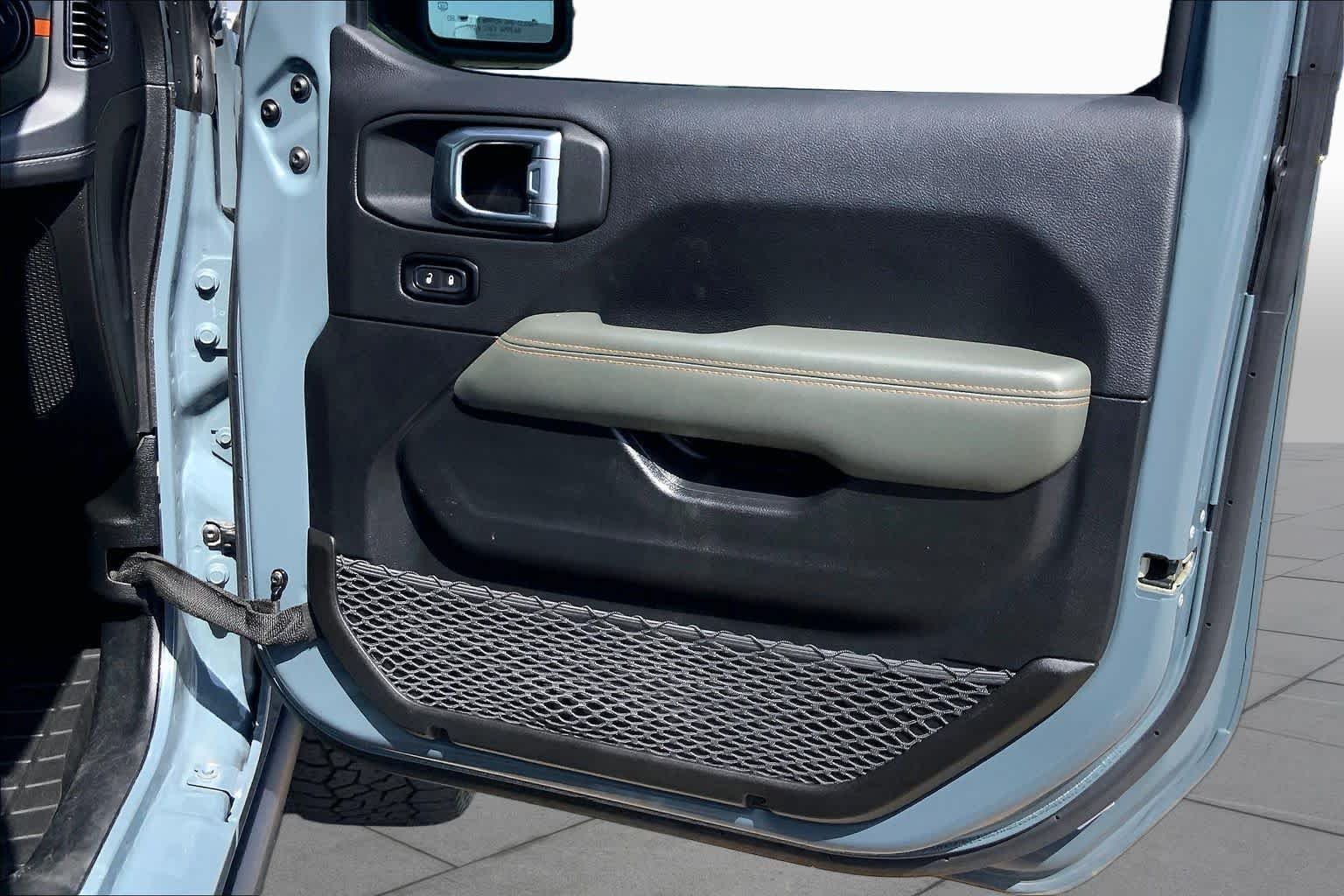 Used 2024 Anvil Clearcoat Jeep Mojave image 23