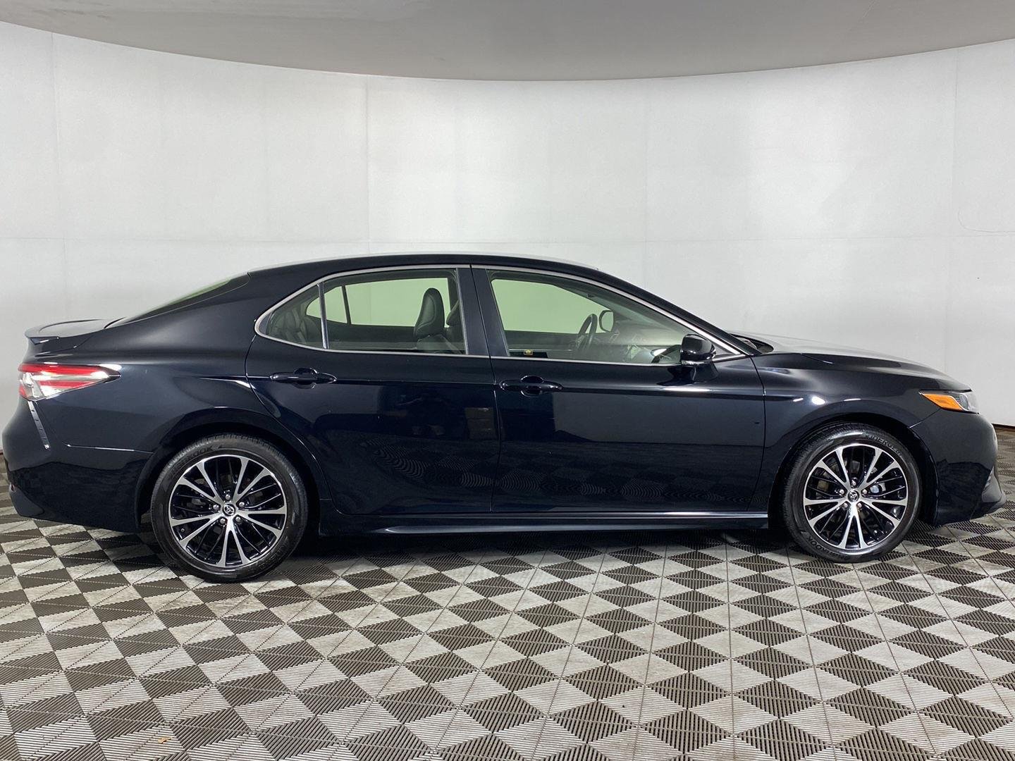 Used 2018 Midnight Black Metallic Toyota SE image 7