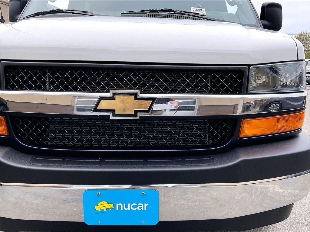 Used 2025 Summit White Chevrolet LT image 30