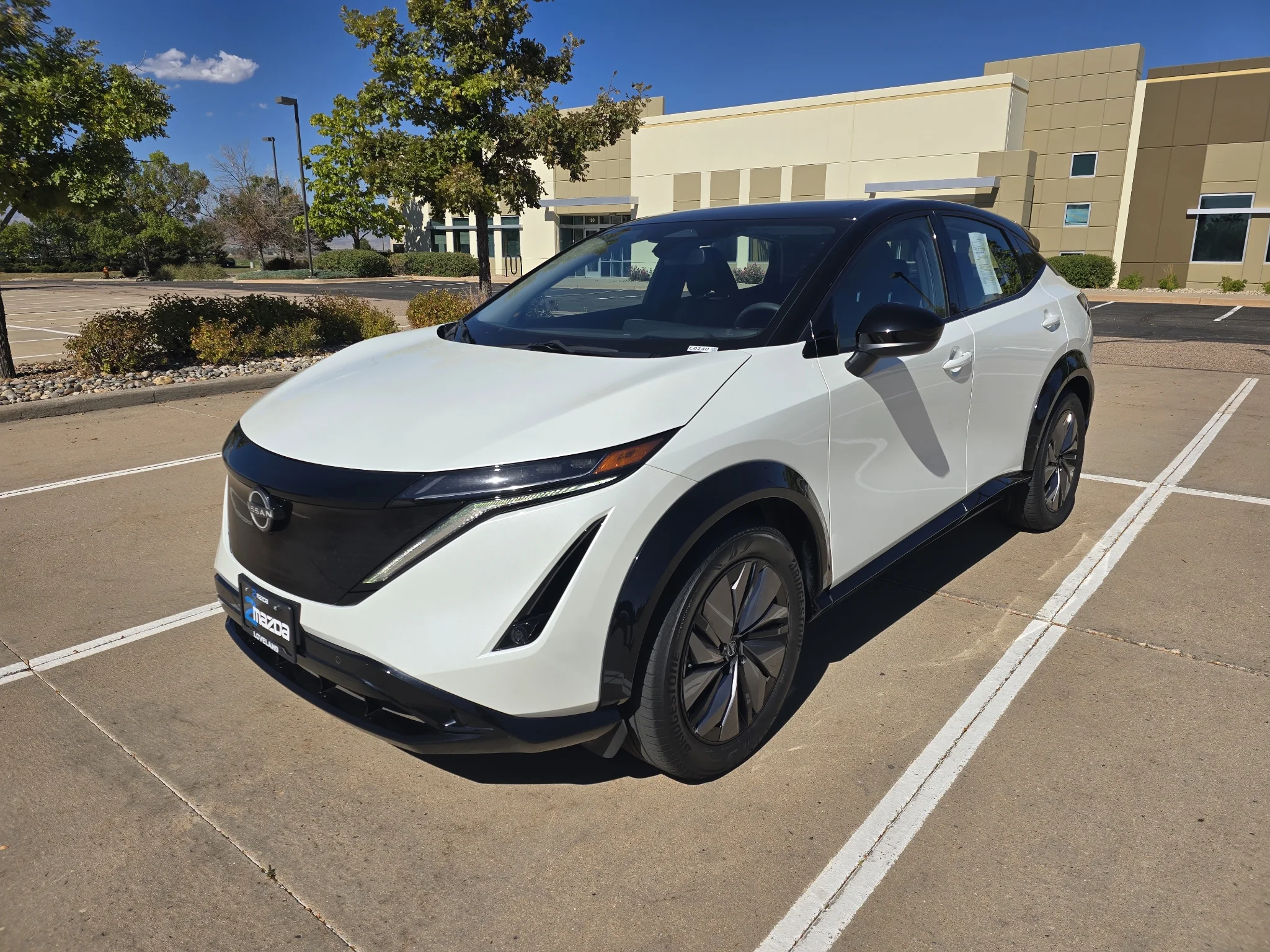 Used 2024 Everest White Pearl Tricoat/Black Diamond Pearl Nissan ENGAGE+ image 1