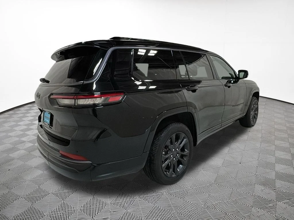 New 2026 Diamond Black Crystal Pearlcoat Jeep Limited Reserve image 9