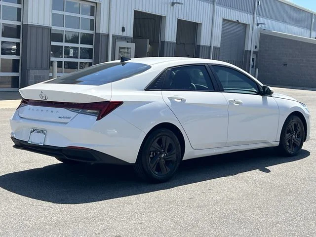 Used 2023 White Hyundai Blue image 13