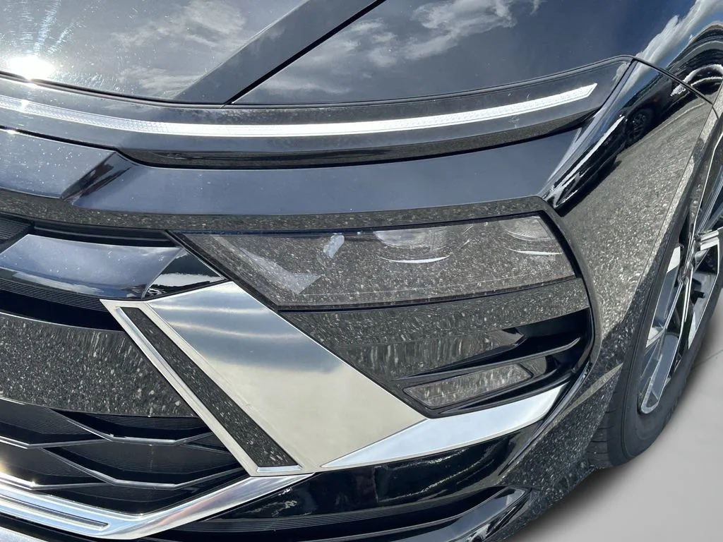 Used 2024 Black Hyundai SEL image 13