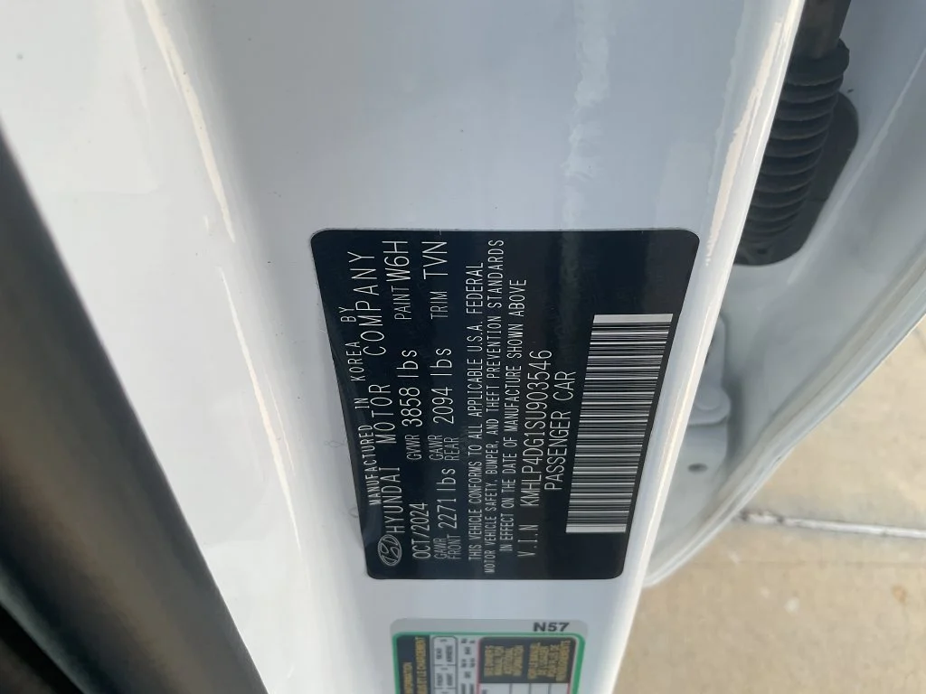 Used 2025 White Hyundai Limited image 34