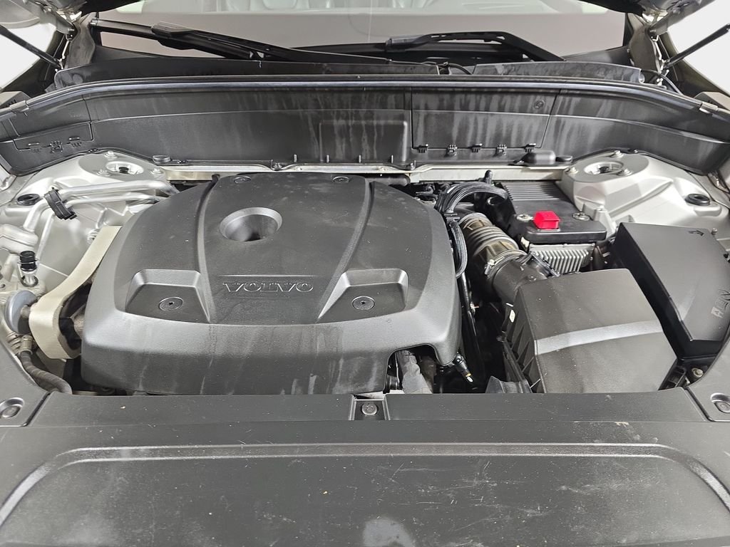 Used 2017 Bright Silver Metallic Volvo T6 Momentum image 35