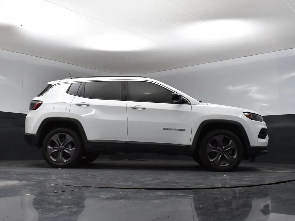 Certified Used 2022 White Jeep Latitude Lux image 12
