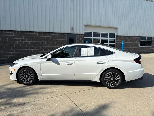 Used 2021 Hyper White Hyundai Limited image 9