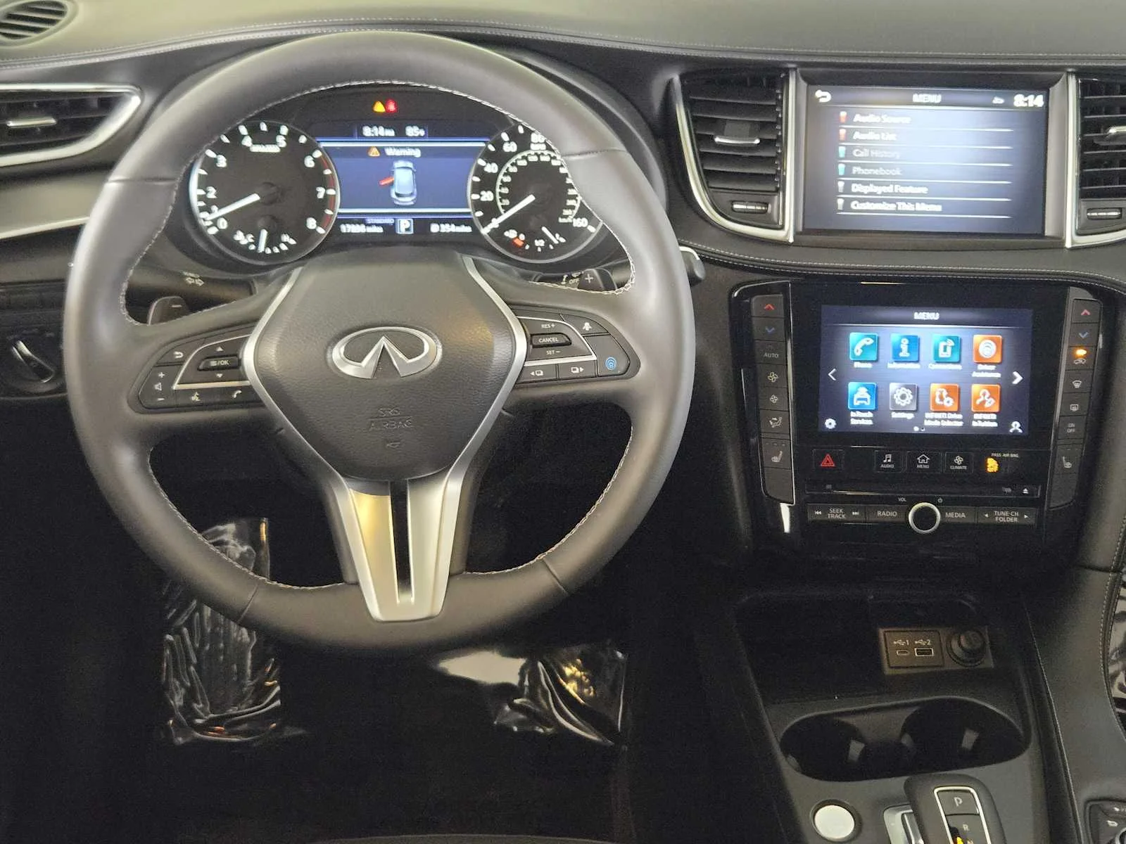 Certified Used 2024 Radiant White INFINITI LUXE image 26