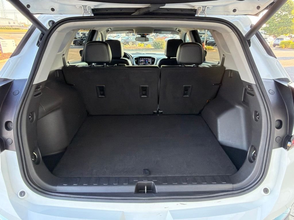 Used 2023 White GMC SLT image 16