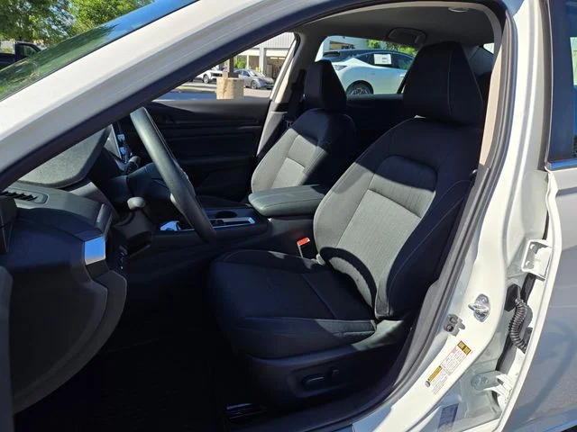 New 2026 White Nissan 2.5 SV image 4