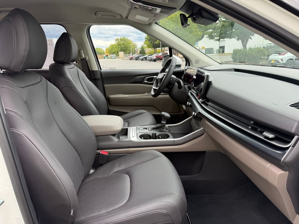 New 2027 Snow White Pearl Kia LXS image 12