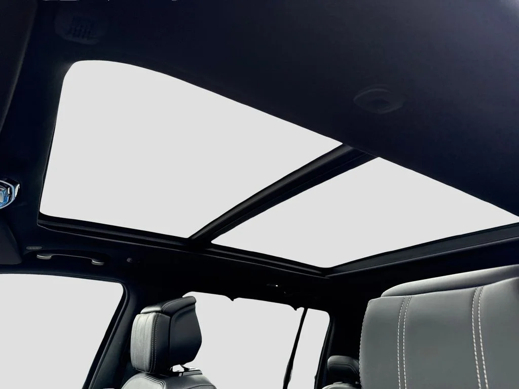 Used 2024 Black Jeep Base image 10