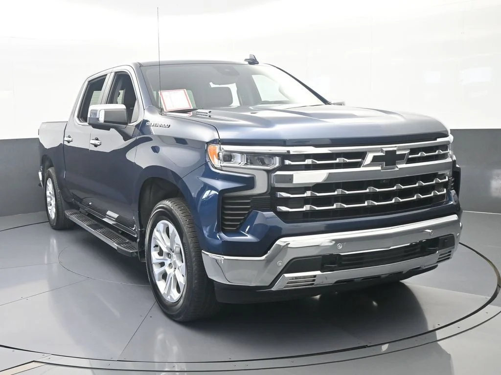 Used 2022 Northsky Blue Metallic Chevrolet LTZ image 9