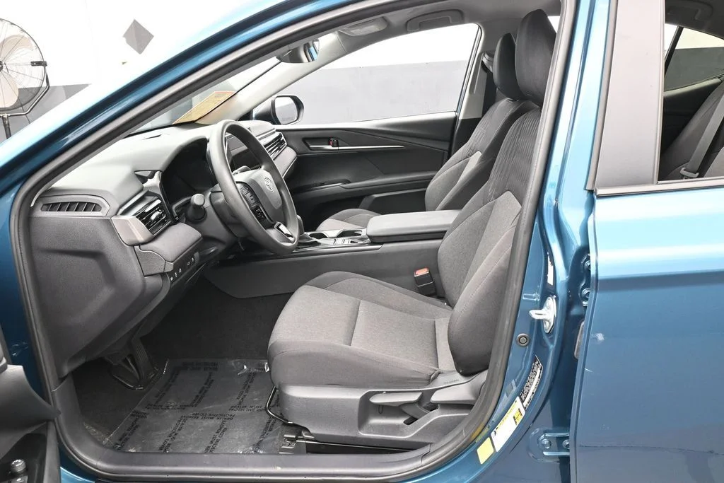 Used 2025 Ocean Toyota LE image 11