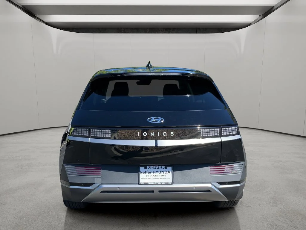 Certified Used 2024 Abyss Black Hyundai SEL image 4