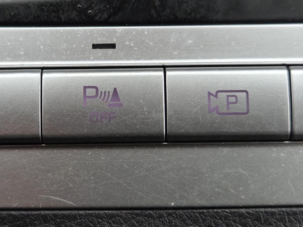 Used 2024 Snow White Pearl Kia LX image 5
