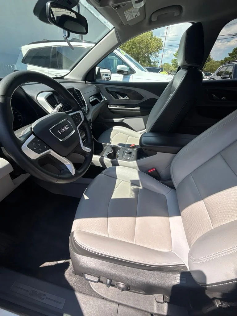Used 2023 White GMC SLT image 12