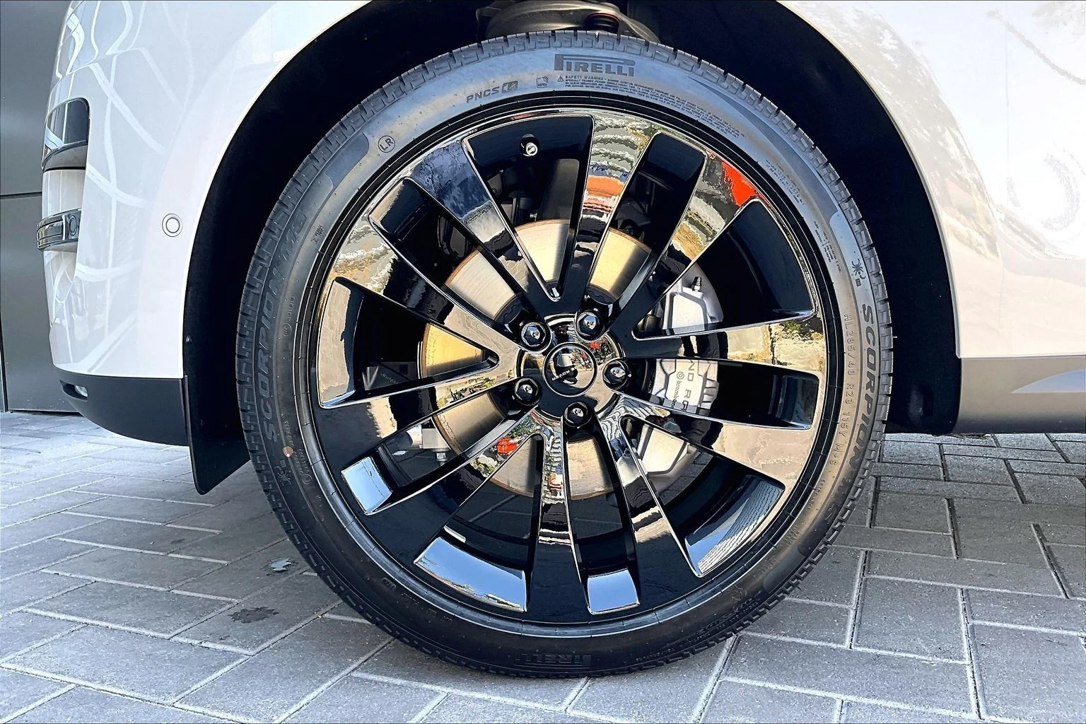 New 2026 Borasco Grey Land Rover SE image 12