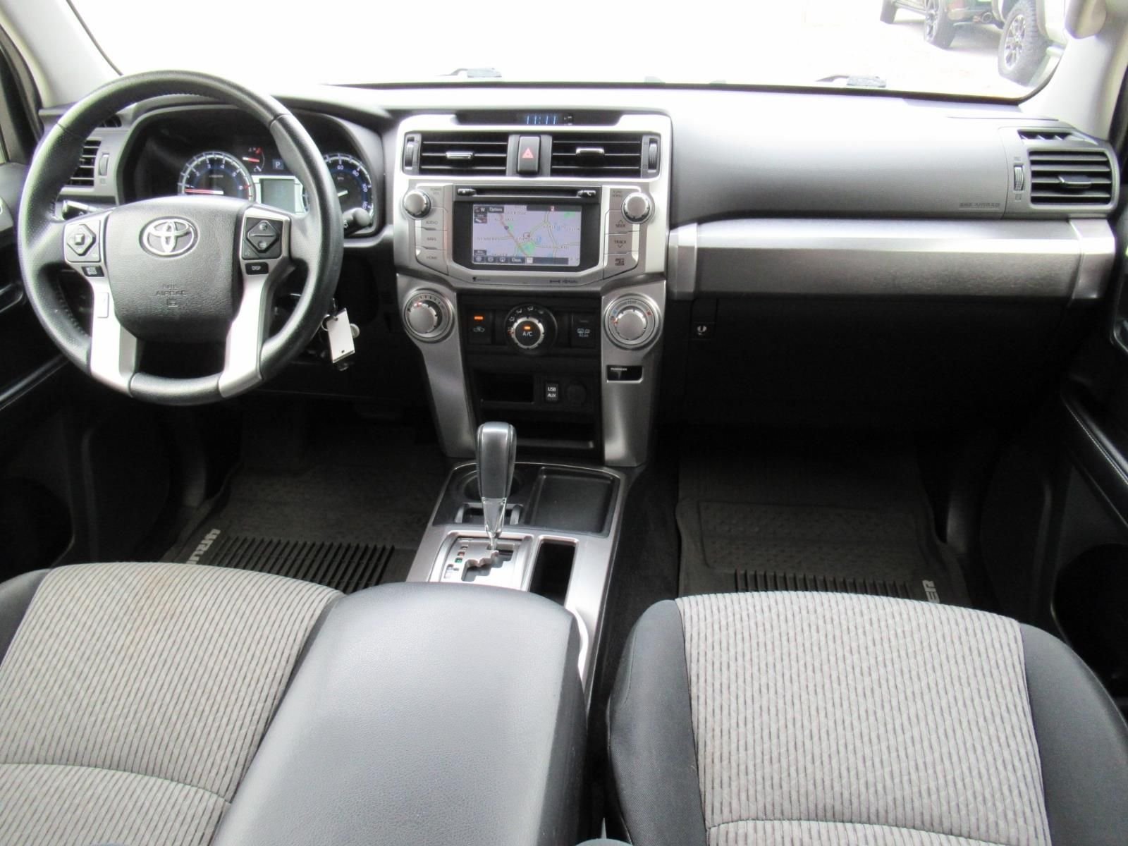 Used 2018 Silver Toyota SR5 image 12