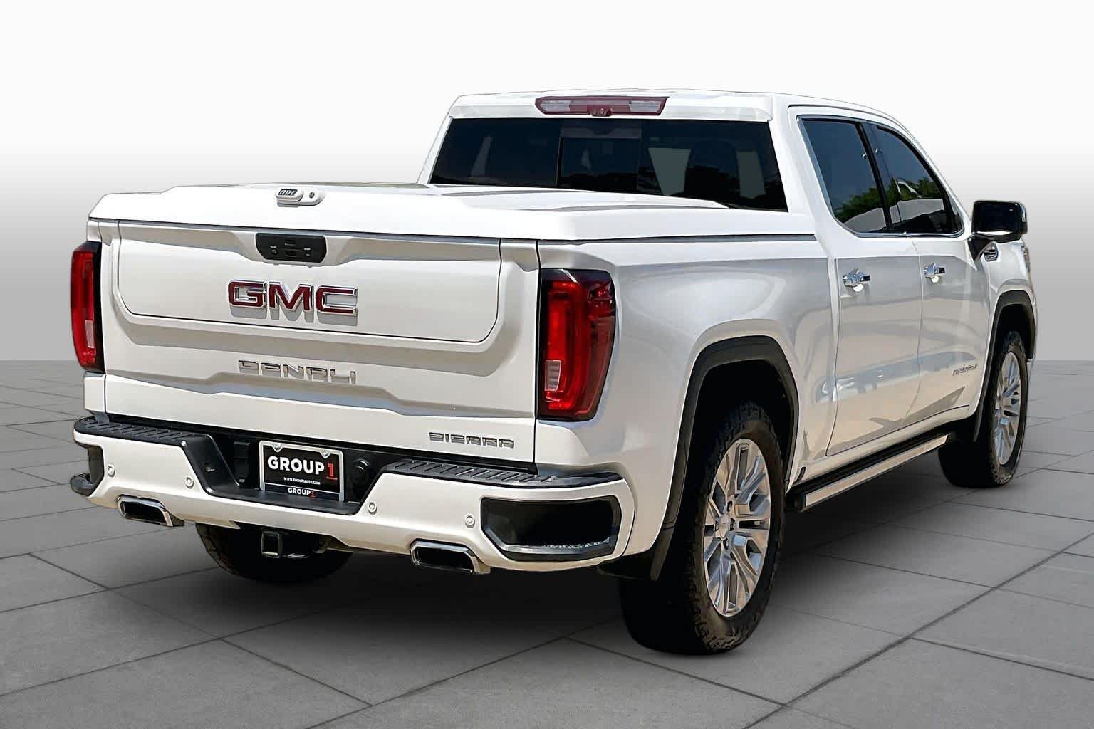 Used 2021 White Frost Tricoat GMC Denali image 13