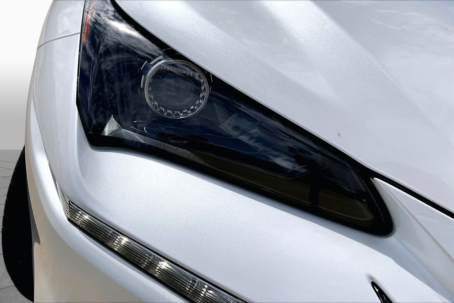 Used 2021 Eminent White Pearl Lexus  image 28